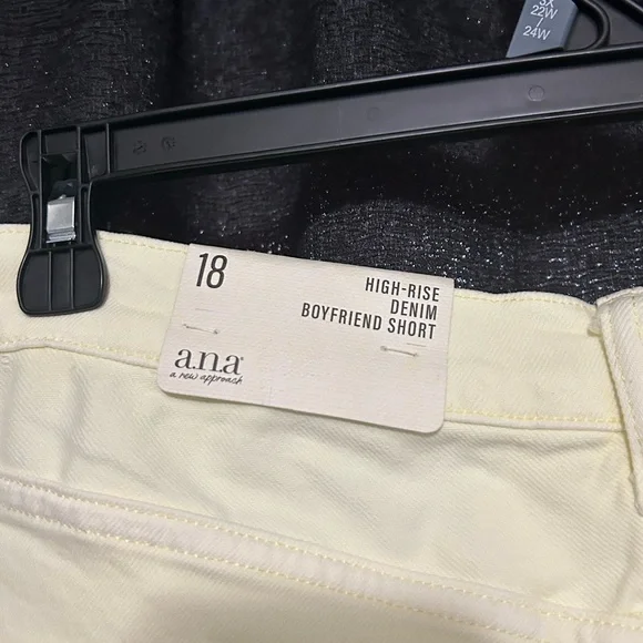 a.n.a Cream Jean Shorts Distressed Raw Hem - Picture 4 of 5